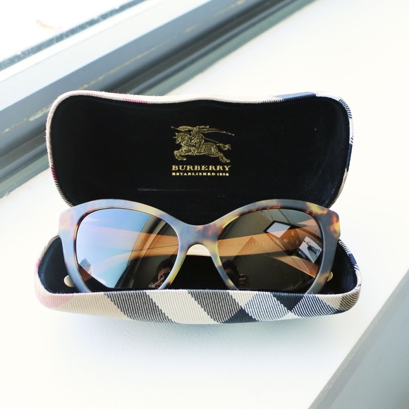 EMMA ✨NEW Burberry Sunglasses Matte Cat Eye✨ - Picture 6 of 6